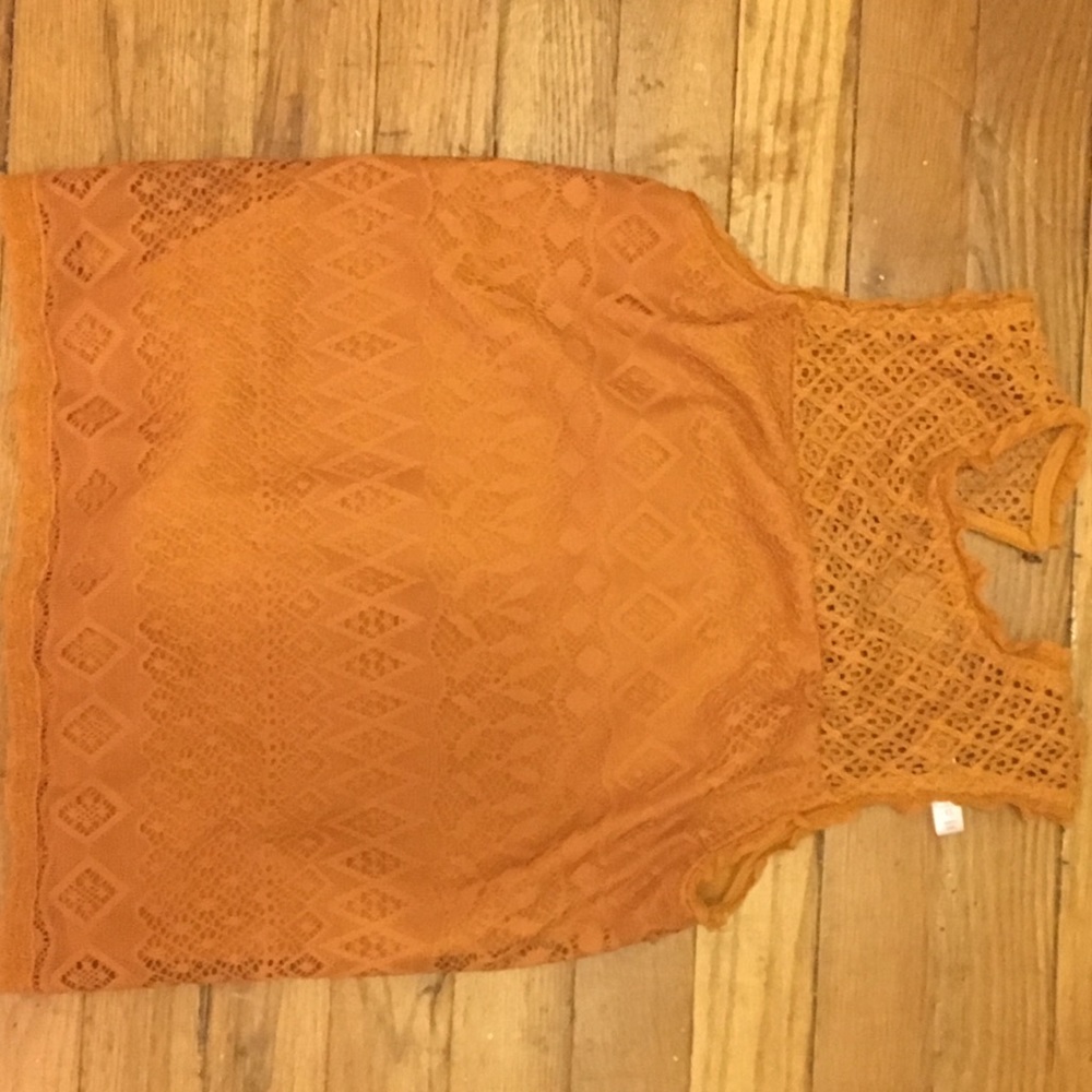 Beautiful sunflower yellow, lace tank 🌻